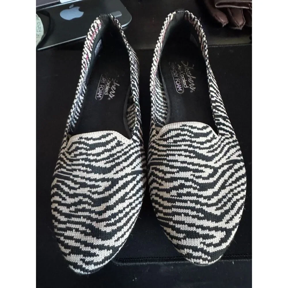 Skechers Women's Size 8 Zebra Print Knit Pointed Toe Memory Foam Slip On Flats
